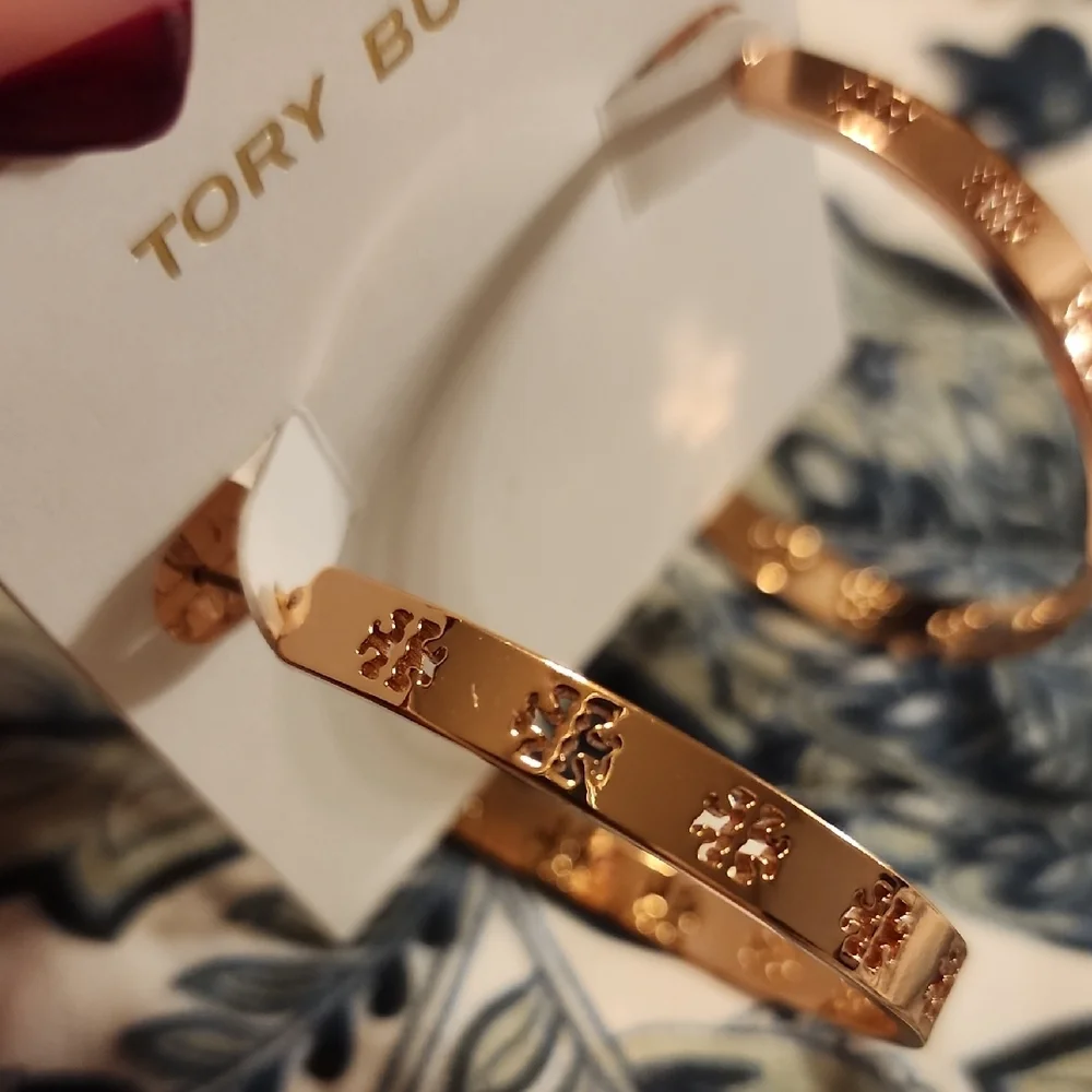 Tory Burch Rose Gold Patterned Hoop Earrings - Picture 2 of 4